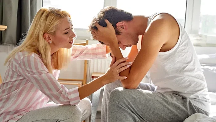 Pasangan tidak dapat mengontrol emosi sehingga mood swing terjadi secara terus menerus.