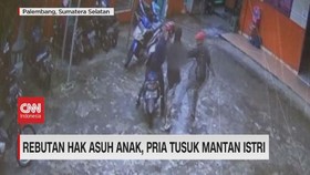 VIDEO: Rebutan Hak Asuh Anak, Pria Tusuk Mantan Istri