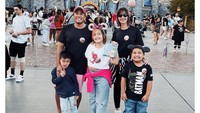 <p>Setelah menikah dengan Ardi Bakrie, Nia Ramadhani dikaruniai tiga orang anak, Bunda. Anak bungsu mereka bernama Magika Zaladrie Bakrie. (Foto: Instagram: @ramadhaniabakrie)</p>