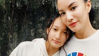 <p>Banyak yang menduga jika dulu, Nadya melindungi privasi anaknya, Bunda. Wajar ya, beberapa orang tua memang ingin melindungi anak-anaknya terutama jika masih di bawah umur. (Foto: Instagram: @nadyahutagalung)</p>