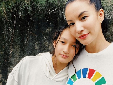 7 Potret Nayla, Anak Perempuan Nadya Hutagalung yang Kini Beranjak Remaja