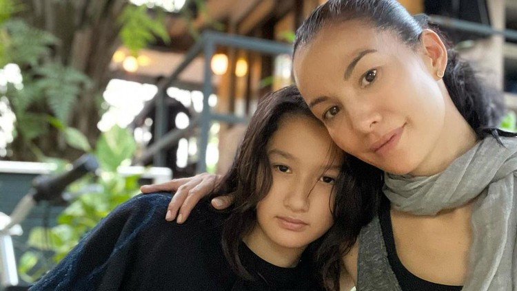 Potret Nayla Anak Nadya Hutagalung