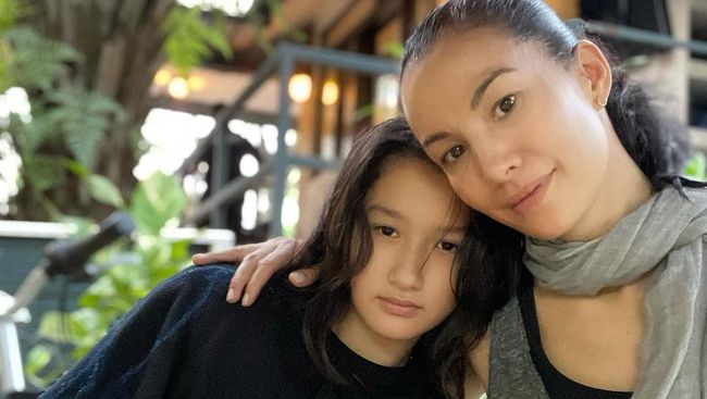 Anak Nadya Hutagalung Pilih Gender Netral Ternyata Ini Maknanya Bun