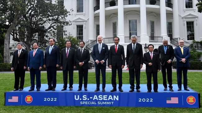 Presiden Amerika Serikat Joe Biden menjanjikan komitmen jangka panjang untuk Asia Tenggara saat bertemu para pemimpin ASEAN di Gedung Putih