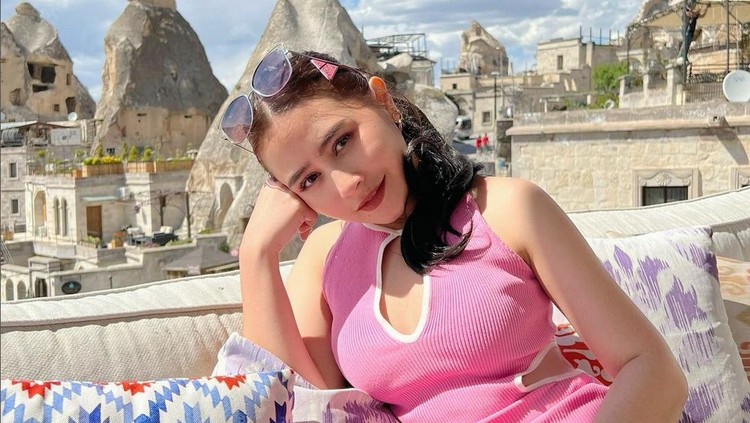 Prilly Latuconsina liburan di Turki