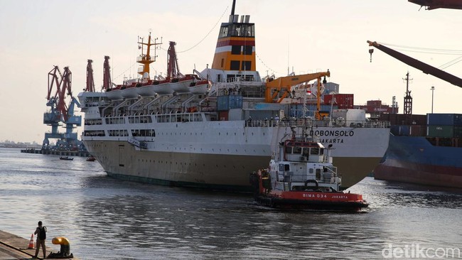 PT Pelni mencatat ada delapan perjalanan kapal yang mengalami keterlambatan perjalanan akibat cuaca buruk selama periode Natal dan Tahun Baru 2023.