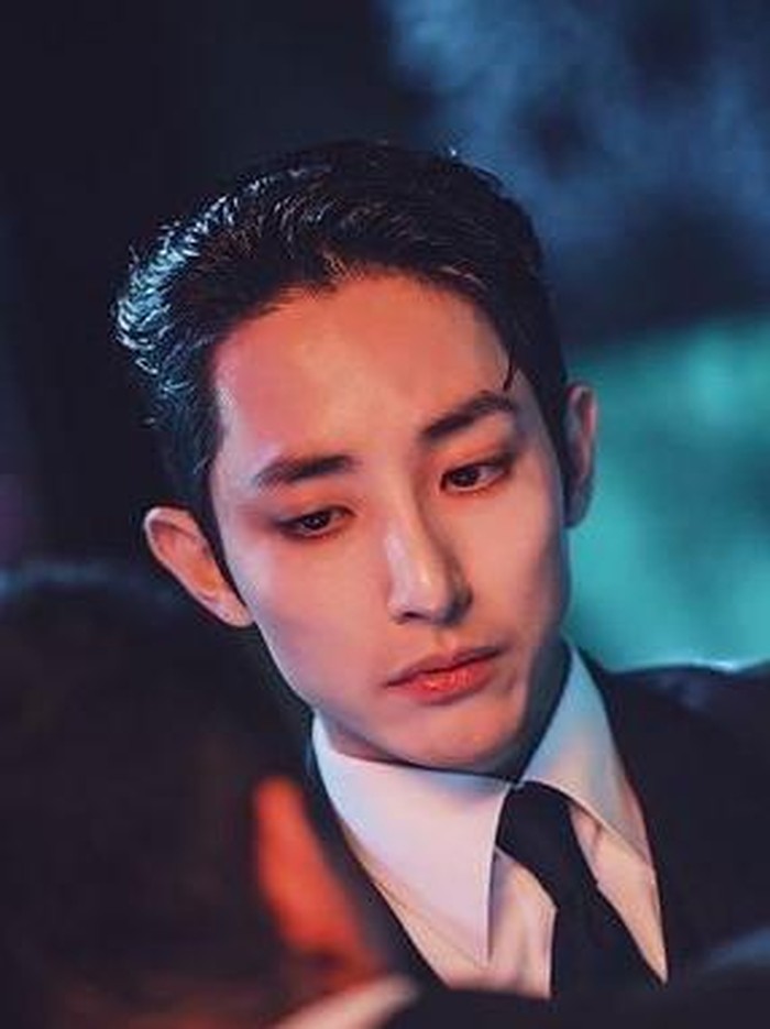 Tidak hanya berpengalaman menjadi model, Lee Soo Hyuk memiliki passion besar pada dunia fashion. Selain belajar akting, ia juga berbakat bermain seruling dan piano./ Foto: instagram.com/ mbcdrama_now