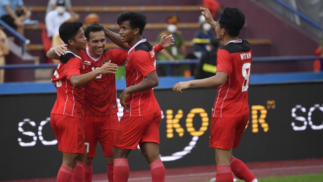 Dua gol cepat membuat Timnas Indonesia U-23 untuk unggul 2-0 atas Myanmar pada babak pertama laga Grup A SEA Games 2021.