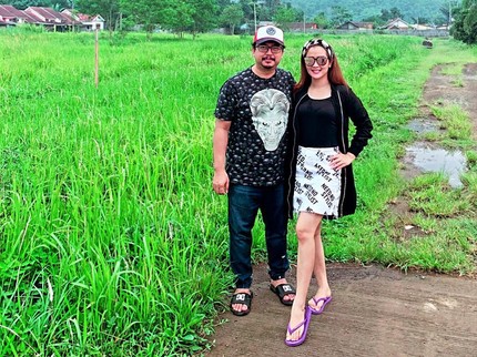 7 Potret Vega Darwanti dan Suami Dokter, Mesra Meski Beda Usia 10 Tahun