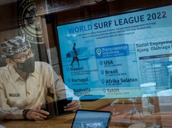 Sandiaga Ajak Nonton Lomba Surfing Paling Bergengsi Sedunia di Banyuwangi