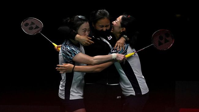 Korea Selatan Juara Uber Cup 2022 Korea Selatan juara Uber Cup 2022 usai menang dramatis 3-2 atas China di Impact Arena, Sabtu (14/5).