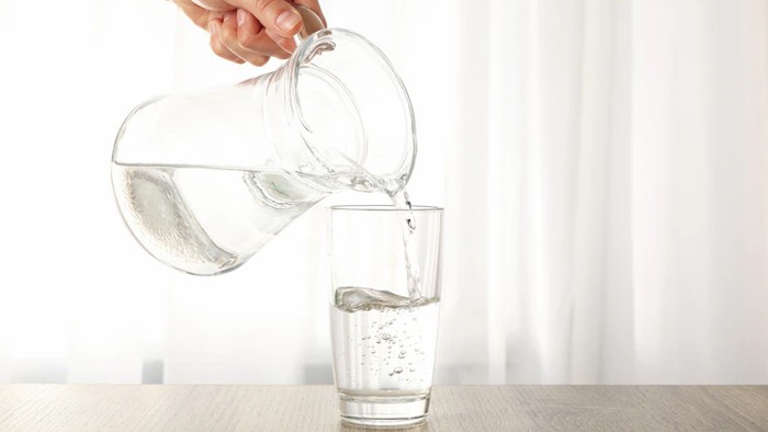 Cuaca Gerah Bikin Ingin Minum Terus? Hati-hati Overhidrasi! Ini Aturan Minum Banyak Air yang Benar! Cuaca Gerah Bikin Ingin Minum Terus? Hati-hati Overhidrasi! Ini Aturan Minum Banyak Air yang Benar!