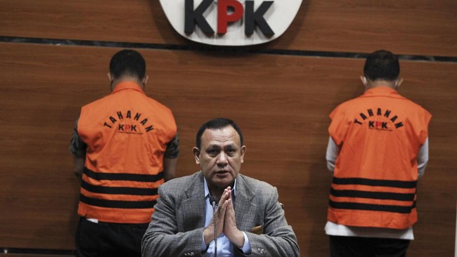 Firli Bantah Isu Jaksa KPK Mundur usai Dipaksa Jadikan Anies Tersangka Ketua KPK Firli Bahuri membantah mundurnya direktur penuntutan KPK Fitroh Rohcahyanto karena dipaksa menetapkan Anies Baswedan tersangka kasus Formula E.