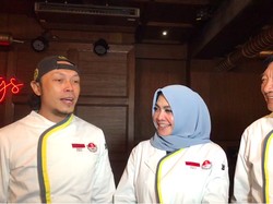 Janda Serba Bisa, Masakan Mama Rieta Dipuji Dua Chef Ganteng