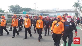 Buruh Gelar Aksi May Day, Lalu Lintas Sekitar DPR-GBK Tersendat