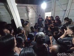 Warga Sambut Jenazah Korban KKB Papua, Keluarga Histeris