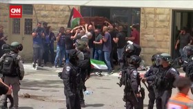 VIDEO: Polisi Israel Serang Pelayat di Pemakaman Jurnalis Al Jazeera