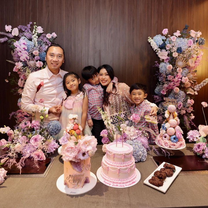 <p>Belum lama ini, Aliya Rajasa yang tengah hamil juga mendapatkan kejutan dari keluarga saat merayakan ulang tahun yang ke-36 tahun. (Foto: Instagram @ruby_26)</p>