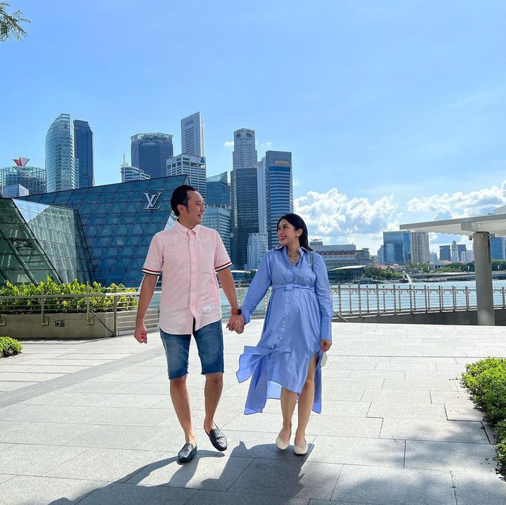 <p>Saat ini, Aliya Rajasa dan keluarga tengah melakukan liburan ke Singapura. Liburan itu dilakukan sekaligus sebagai agenda babymoon, nih. (Foto: Instagram @ruby_26)</p>