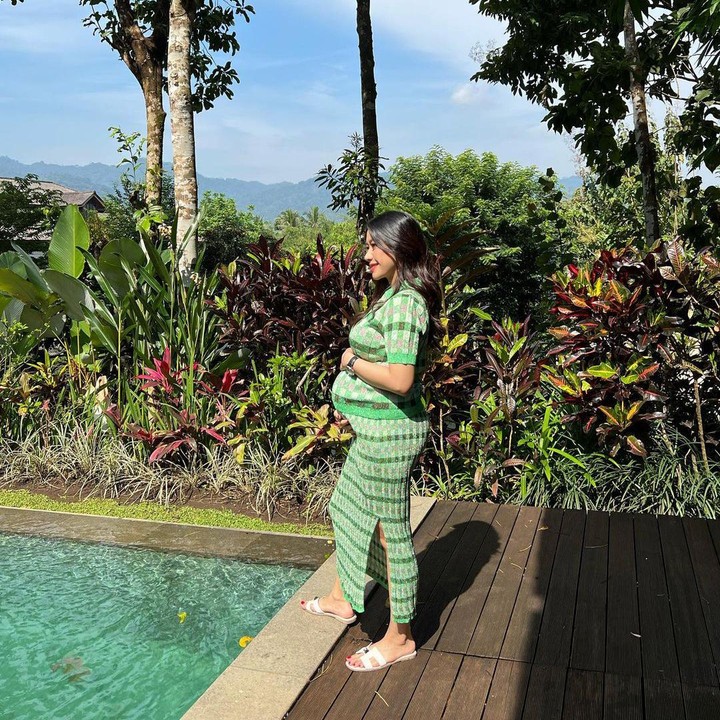 <p>Kita doakan semoga kehamilan Aliya Rajasa berjalan lancar hingga melahirkan Si Kecil ya, Bunda. (Foto: Instagram @ruby_26)</p>