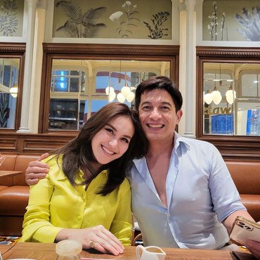 Ayu Ting Ting Pamer Kemesraan dengan Seorang Pria, Pacar Baru?