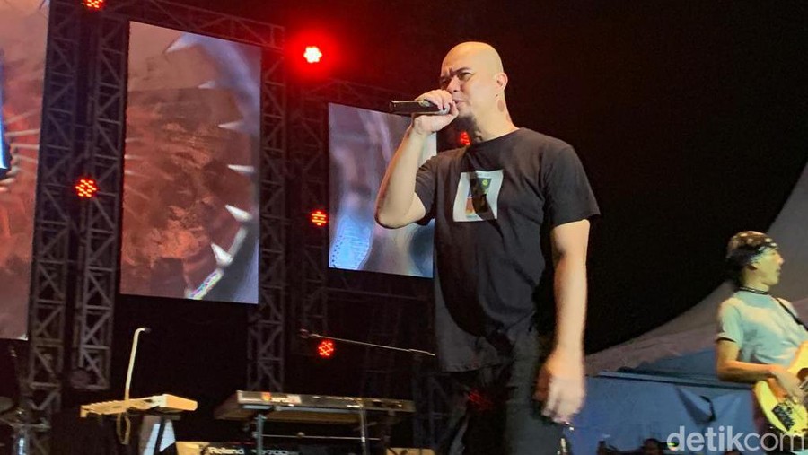 Padi Reborn tampil di Navy Jazz Traffic Festival 2022. Konser musik ini digelar di kawasan alam terbuka, di Villa Navy Residence, Lawang, Kabupaten Malang.