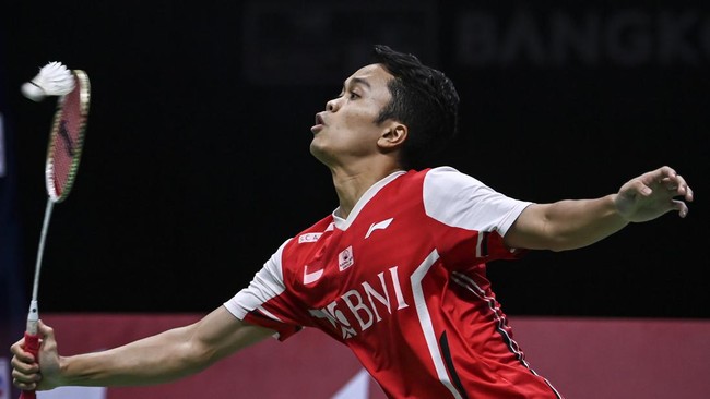 Anthony Sinisuka Ginting berhasil ke semifinal Indonesia Masters 2022 usai mengalahkan wakil Malaysia Lee Zii Jia di perempat final, Jumat (10/6).