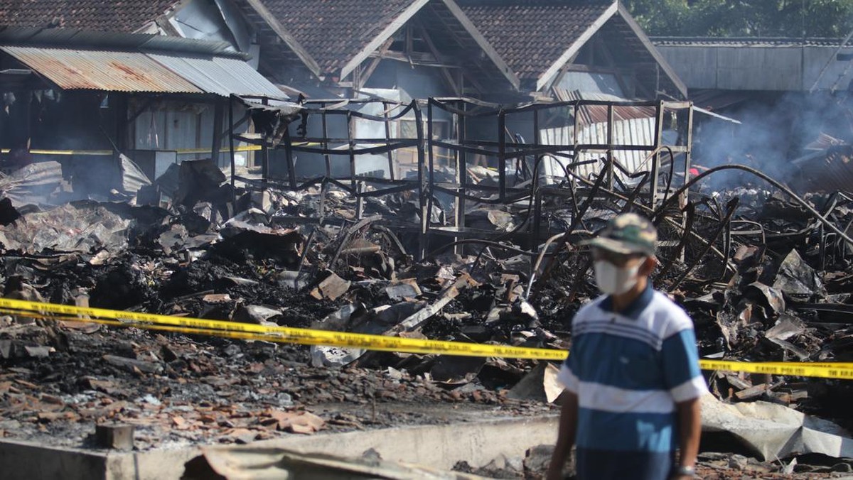 FOTO: 24 Tahun Tragedi Trisakti Hingga Walikota Ambon Jadi Tersangka