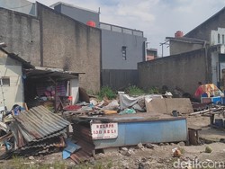 Kebingungan Pedagang di Cipamokolan Usai Disapu Angin Puting Beliung
