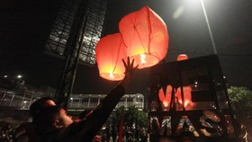 FOTO: 24 Tahun Tragedi Trisakti Hingga Walikota Ambon Jadi Tersangka