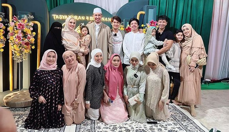 Momen Tasyakuran Kartika Putri Momen Tasyakuran Kartika Putri