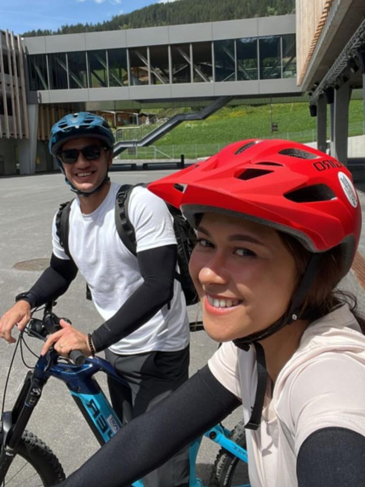 Momen Nana Mirdad dan Andrew White berlibur ke Swiss