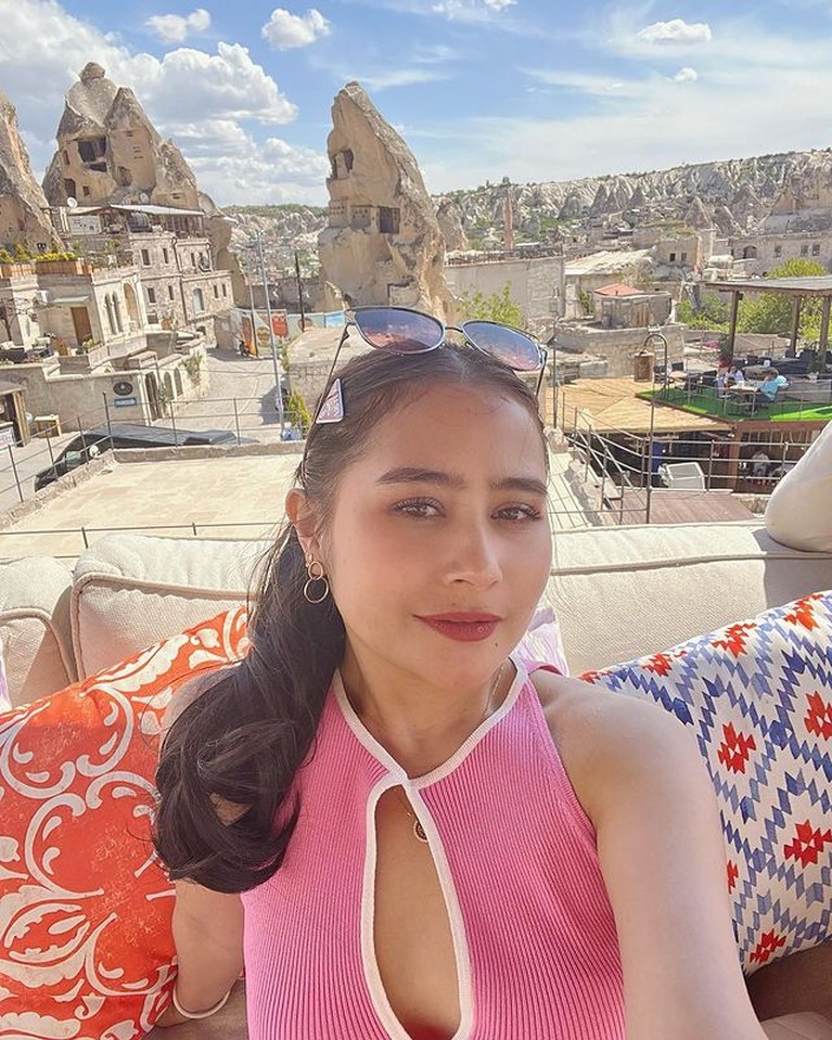 Prilly Latuconsina Prilly Latuconsina