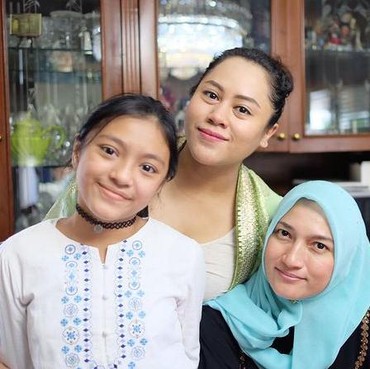 7 Potret Terbaru Sarah Amalia Mantan Istri Ariel NOAH yang Kini Berhijab