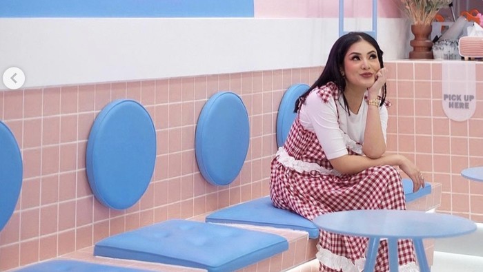 10 Keseruan Nindy Ayunda Saat Kulineran hingga Bisnis Minuman Teh