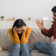 Harus Cari Jalan Keluar, Ini 5 Tanda Kamu Mengalami Kekerasan Emosional dari Pasangan