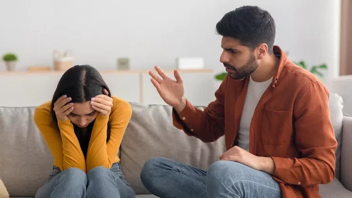 Harus Cari Jalan Keluar, Ini 5 Tanda Kamu Mengalami Kekerasan Emosional dari Pasangan