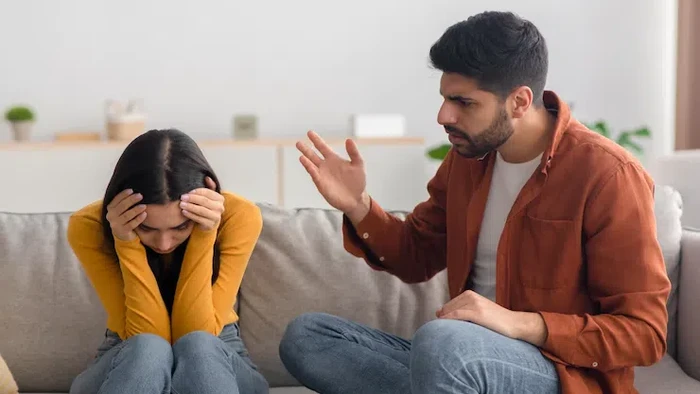 Jarang Disadari, Ini 6 Tanda Kalau Kamu Menjadi Korban Kekerasan Emosional Pasangan dalam Rumah Tangga Jarang Disadari, Ini 6 Tanda Kalau Kamu Menjadi Korban Kekerasan Emosional Pasangan dalam Rumah Tangga
