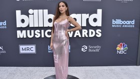 FOTO: Potret Busana Terbaik di Billboard Music Awards 2022