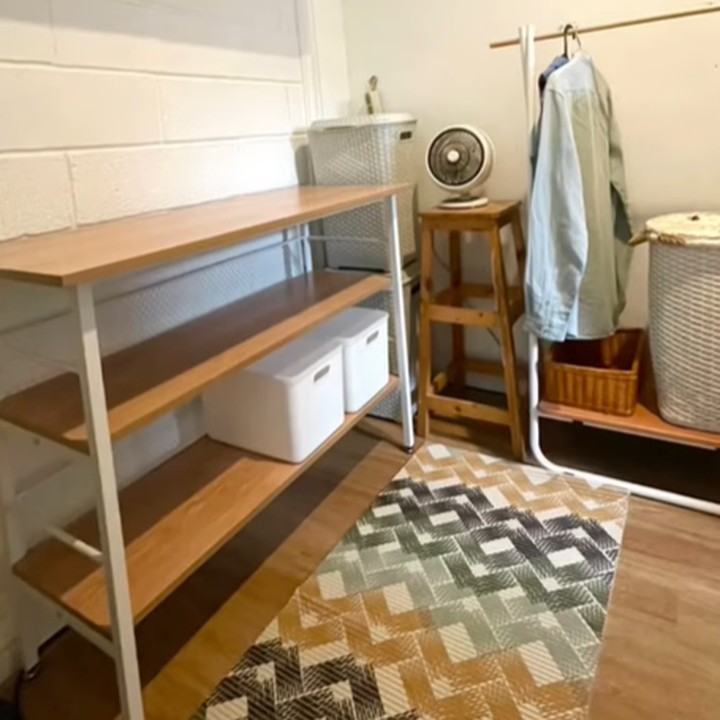 <p>Selain itu, di sebelah dapur terdapat ruangan kecil untuk melakukan kegiatan <em>laundry.</em> (Foto: Instagram @cynthia_lamusu)</p>