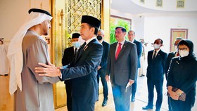 Jokowi dan MBZ Salat Dua Rakaat Sebelum Resmikan Masjid Raya Solo