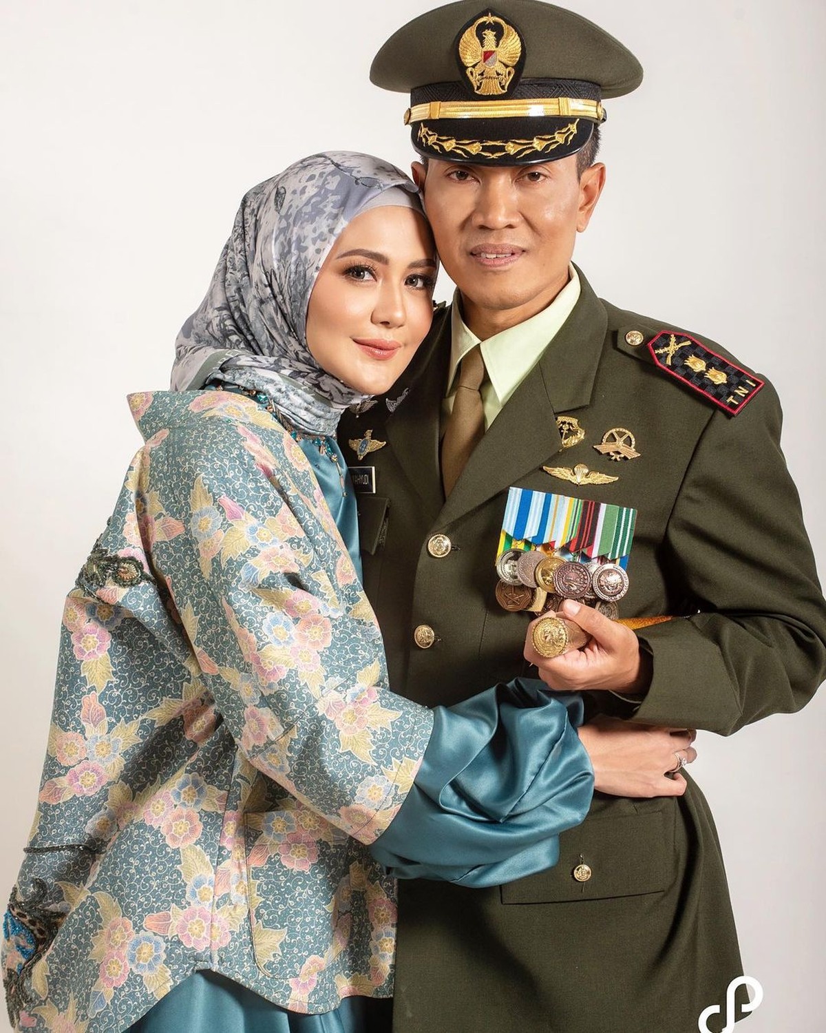 Juliana Moecthar & calon suami