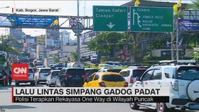 VIDEO: Lalu Lintas Simpang Gadog Padat Di Hari Libur Waisak