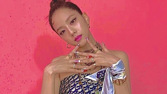 Tren Nail Art Korea yang Bikin Gaya Kamu Makin Stand Out Tren Nail Art Korea yang Bikin Gaya Kamu Makin Stand Out