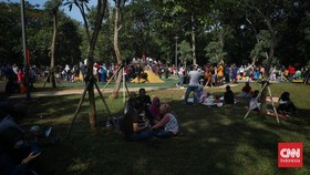 Pemprov DKI Larang PKL Jualan di Pinggir Jalan Kawasan Tebet Eco Park