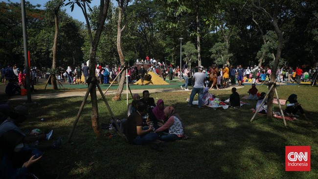 Wagub DKI mengatakan tingginya antusiasme masyarakat yang datang ke Tebet Eco Park membuat kantong parkir yang ada tidak dapat menampung.