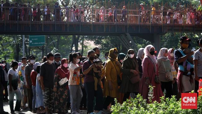 Wajah Muram Berdebu Tebet Dikepung Distro, Kafe hingga Eco Park Tebet tak lagi tenang dan asri. Distro dan kafe yang menjamur telah memicu kemacetan dan polusi. Ditambah lagi oleh Tebet Eco Park.