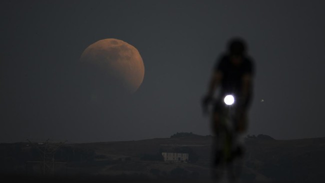 Gerhana Bulan total akan terjadi 8 November nanti dan dapat disaksikan di seluruh Indonesia. 