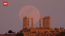 VIDEO: Detik-detik Kemunculan Bulan Super Besar di Langit Yunani