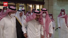 VIDEO: Raja Salman Tinggalkan Rumah Sakit Usai Jalani Kolonoskopi